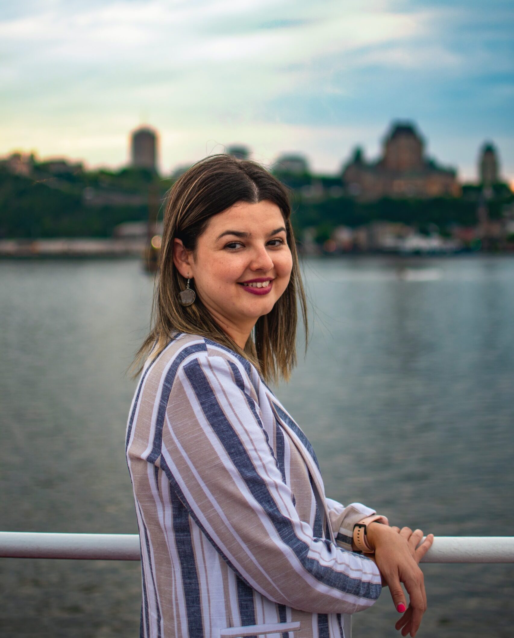 Jeune Québécoise sur un bateau