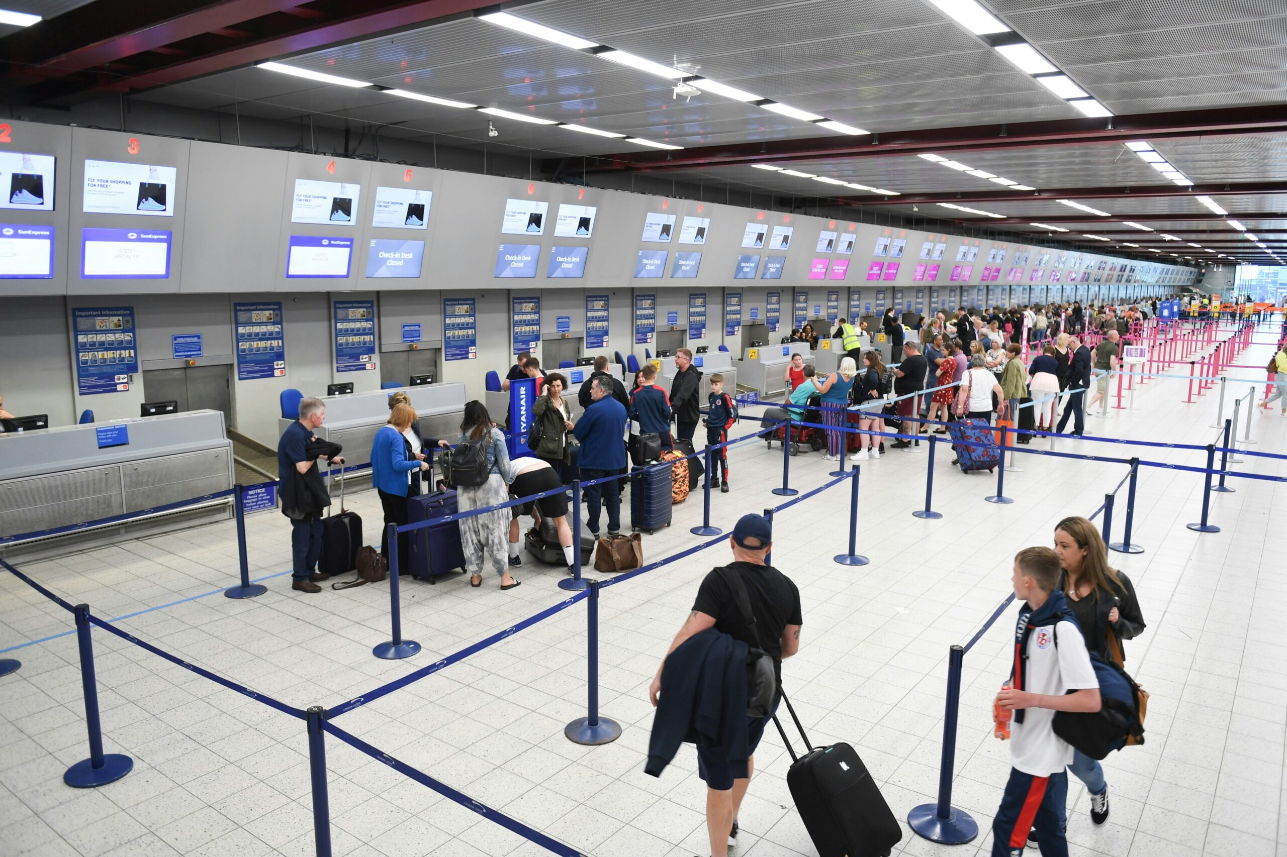 Lignes d'enregistrement à l'aéroport